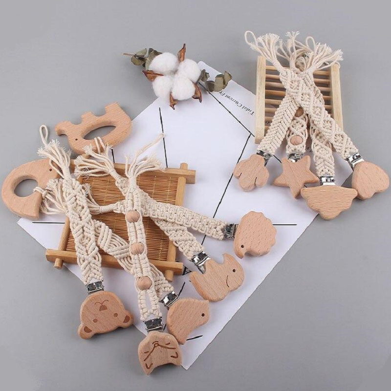 attache tétine en macramé