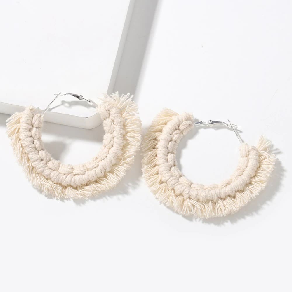 Boucle d&#39;oreille bohème macramé beige