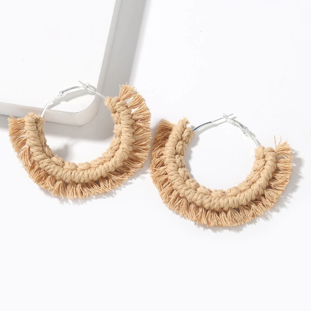 Boucle d'oreille bohème macramé beige