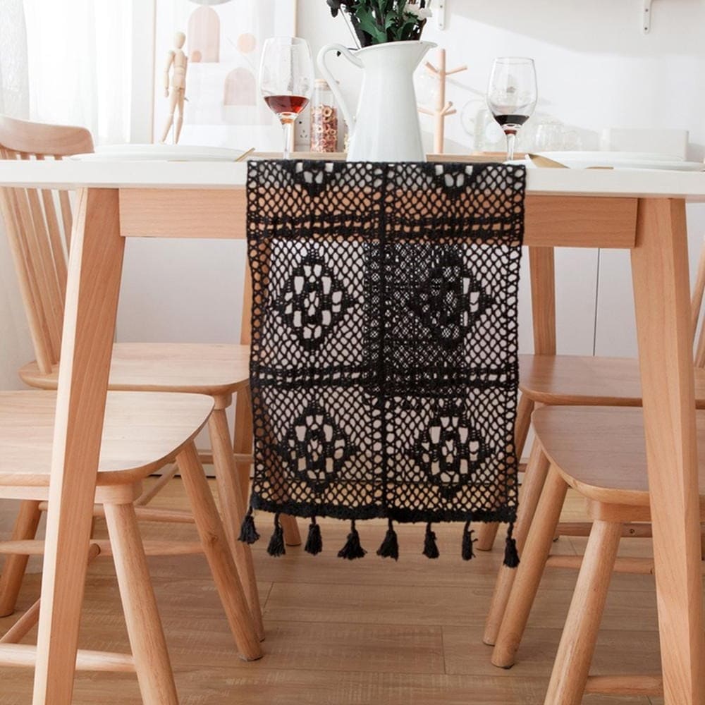 Chemin de table dentelle noir macramé