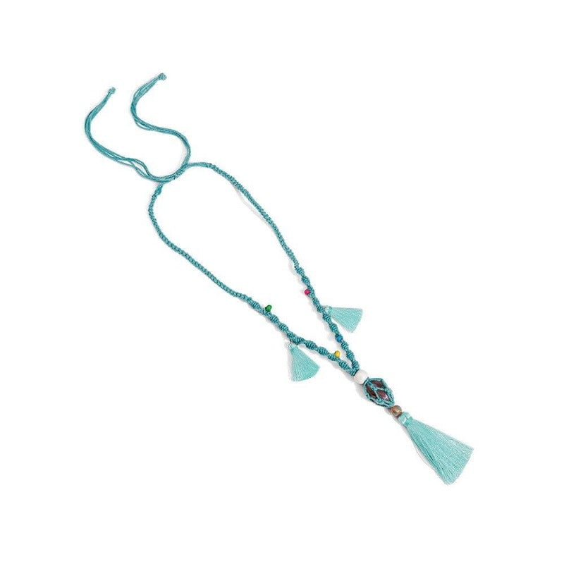 collier en macramé avec perles bleu