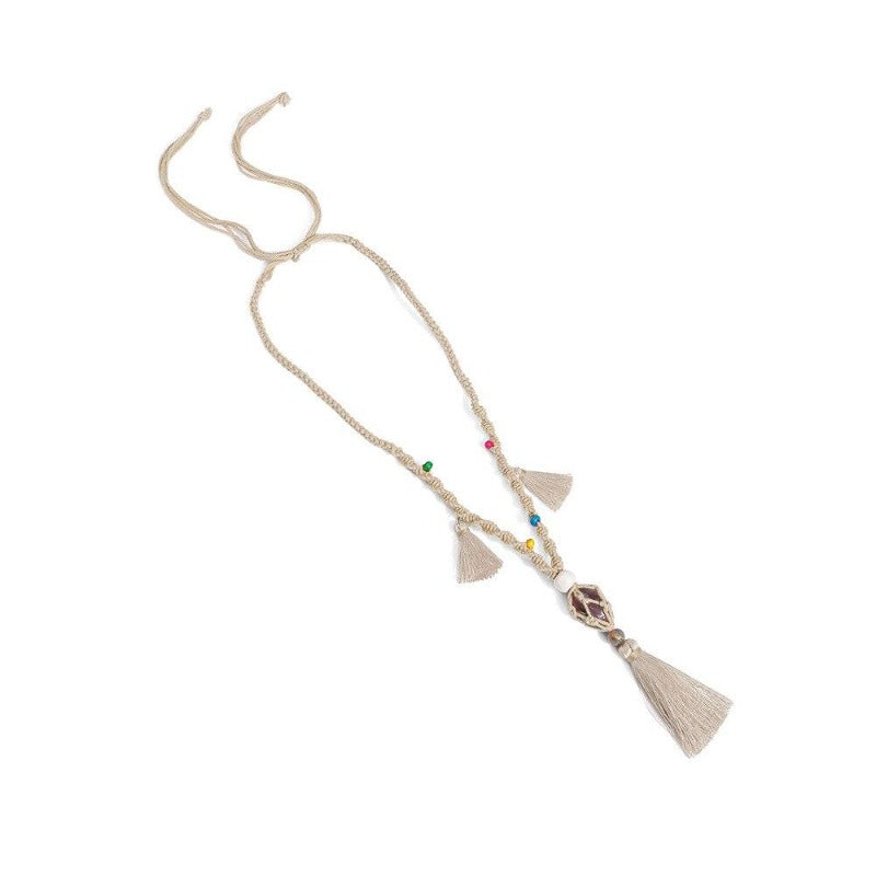 collier en macramé avec perles beige