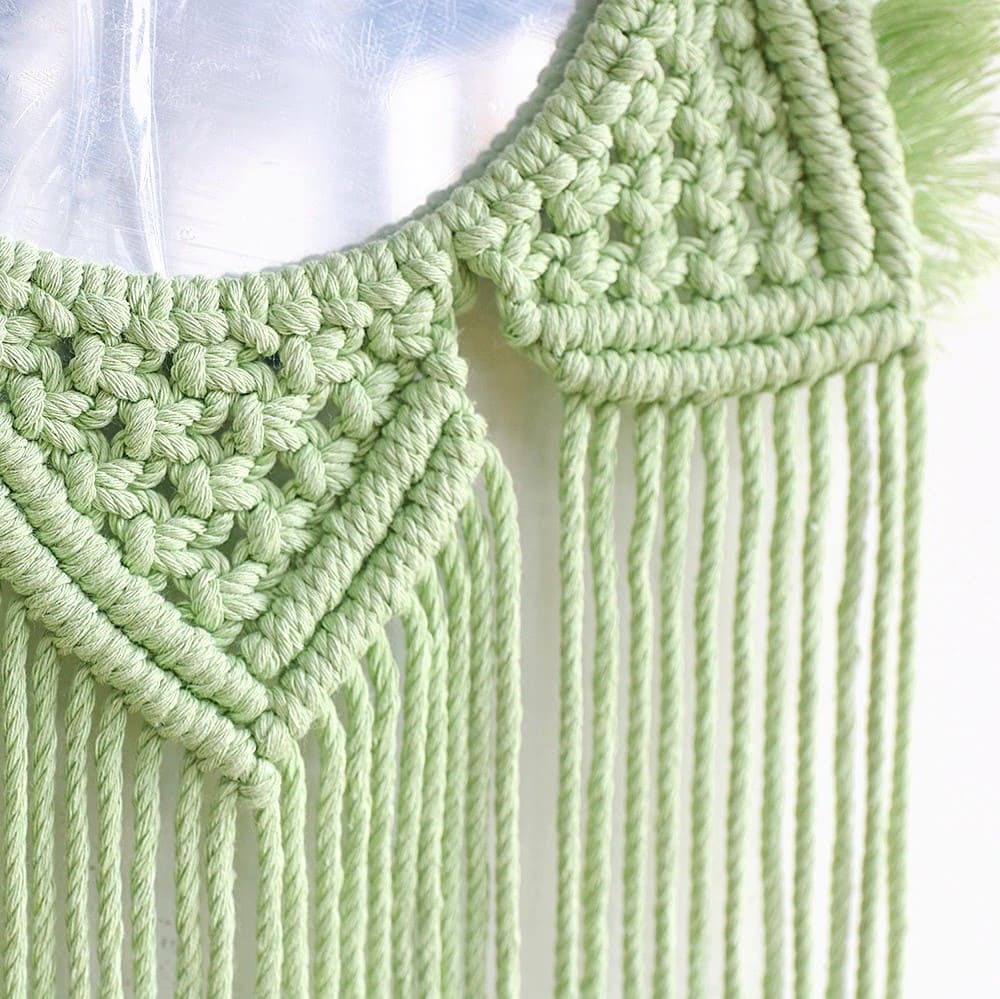 Grand miroir macramé vert