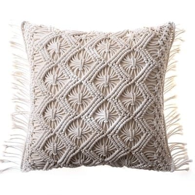 Coussin en nœud macramé beige