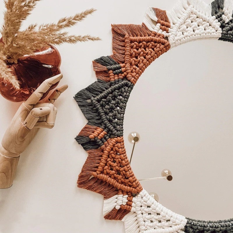 Miroir avec macramé