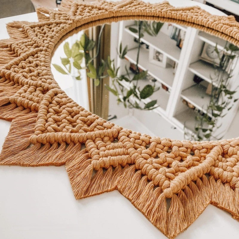 Miroir ocre macramé
