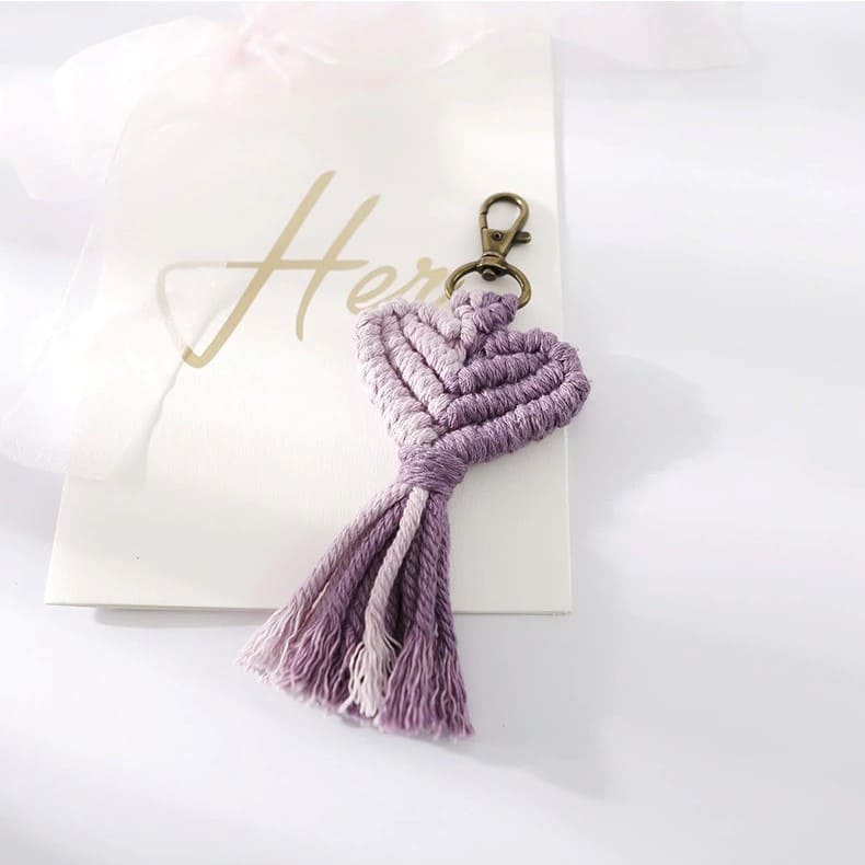 Porte clé macramé cœur violet