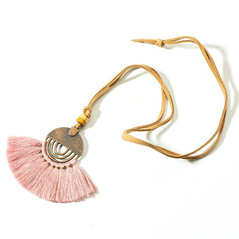 Collier macramé bohème rose pâle