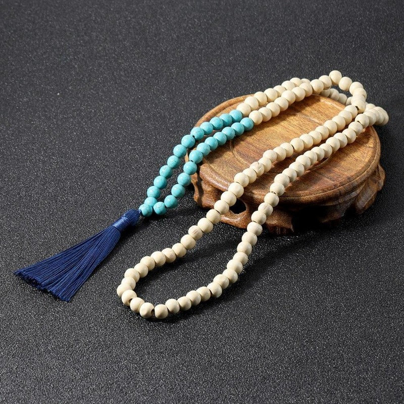Collier de perles mala en bois avec pompon style macramé