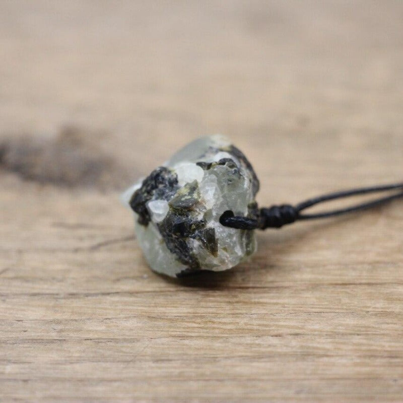 Collier micro macramé pierre naturelle